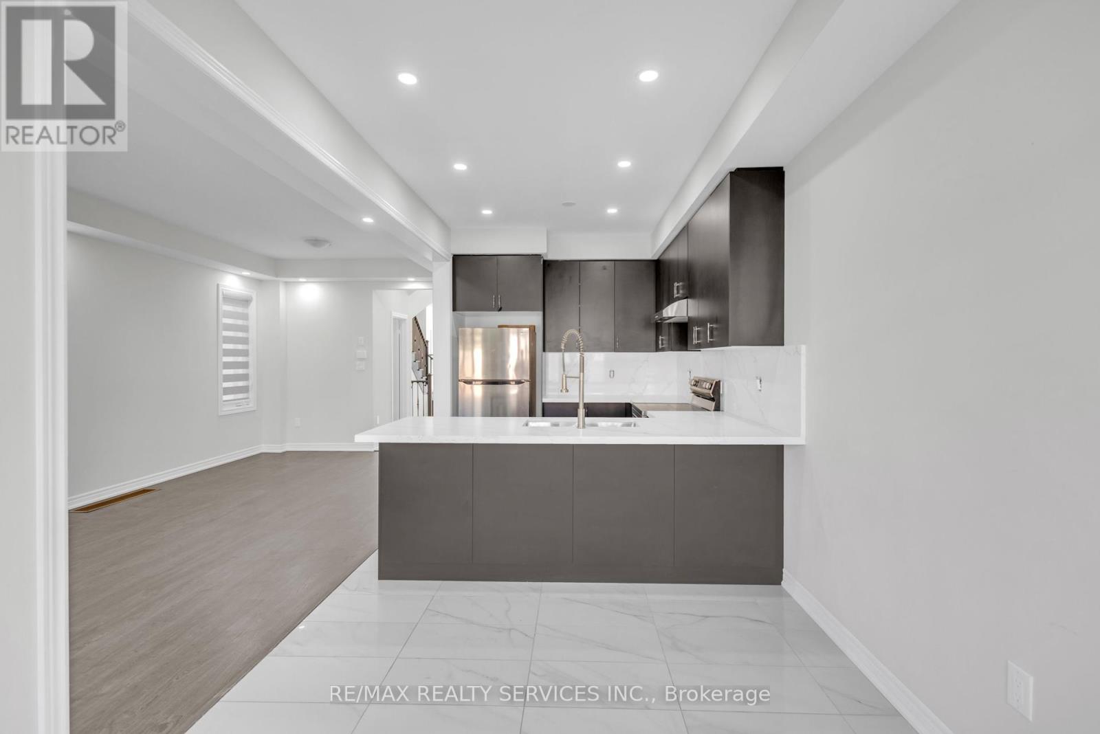 41 Trail Bank Gardens, Hamilton, Ontario  L8B 1Y5 - Photo 13 - X12445898