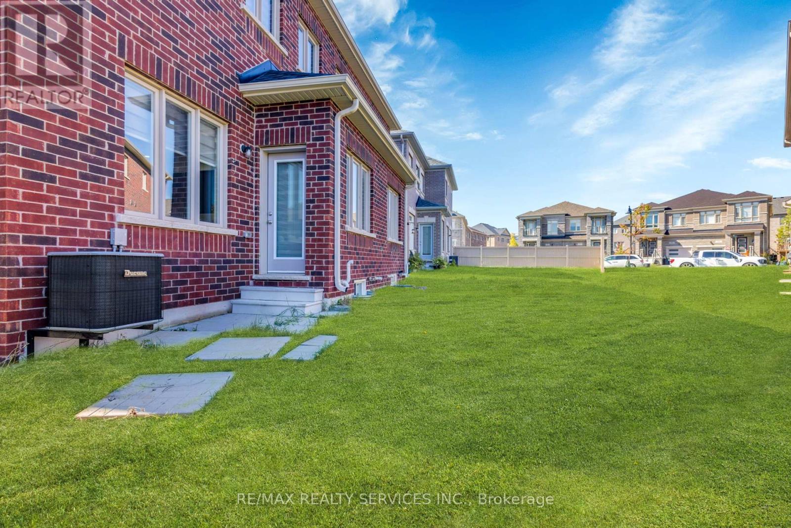 41 Trail Bank Gardens, Hamilton, Ontario  L8B 1Y5 - Photo 40 - X12445898
