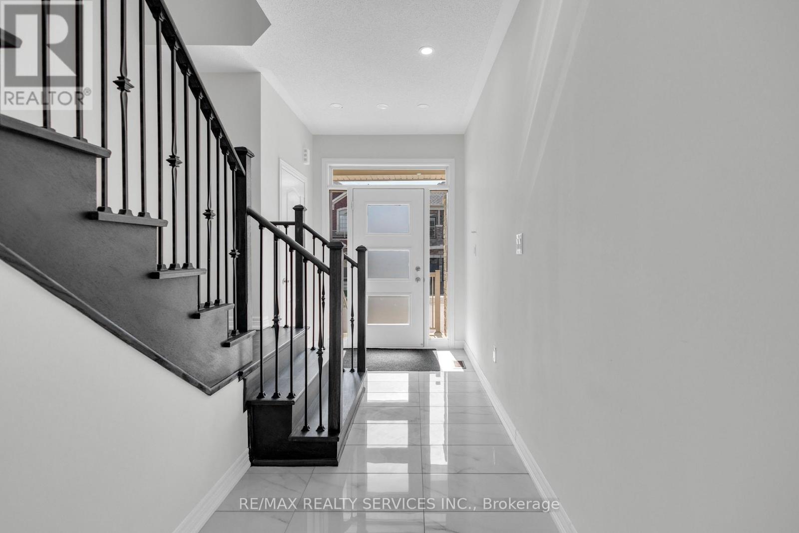 41 Trail Bank Gardens, Hamilton, Ontario  L8B 1Y5 - Photo 5 - X12445898