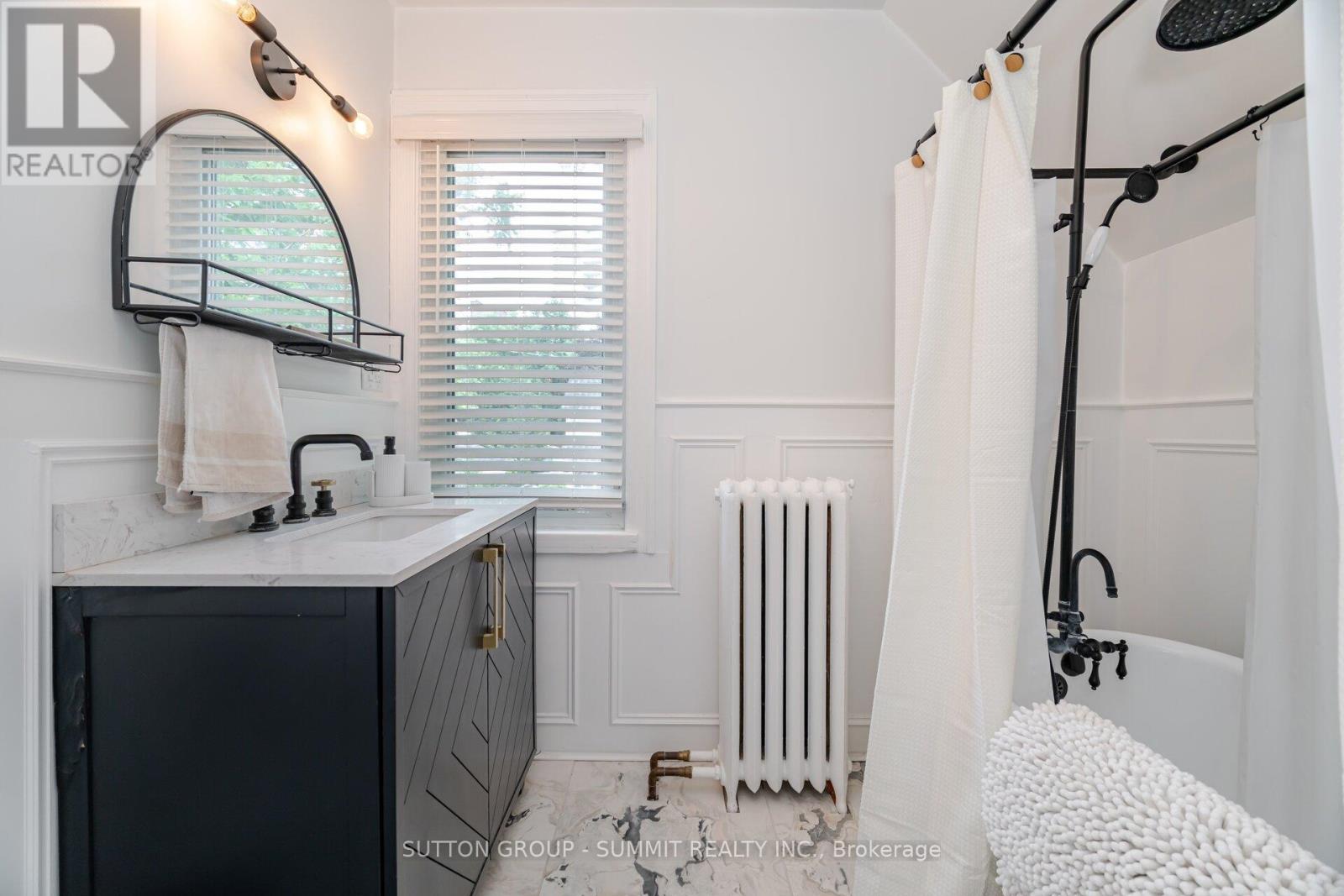 38 John Street S, Mississauga, Ontario  L5H 2E6 - Photo 16 - W12326110