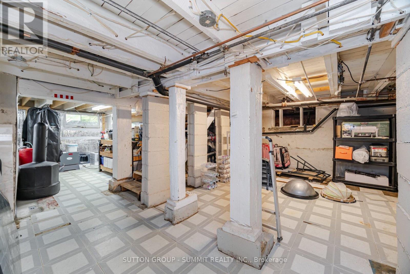 38 John Street S, Mississauga, Ontario  L5H 2E6 - Photo 17 - W12326110