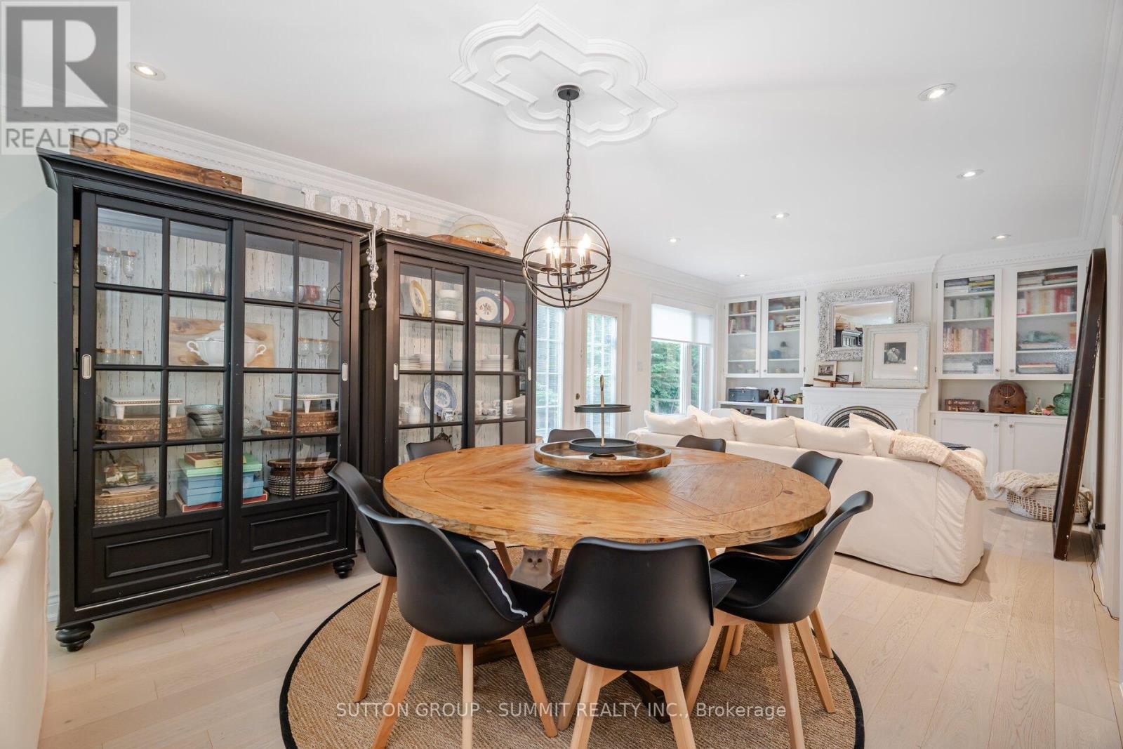 38 John Street S, Mississauga, Ontario  L5H 2E6 - Photo 6 - W12326110
