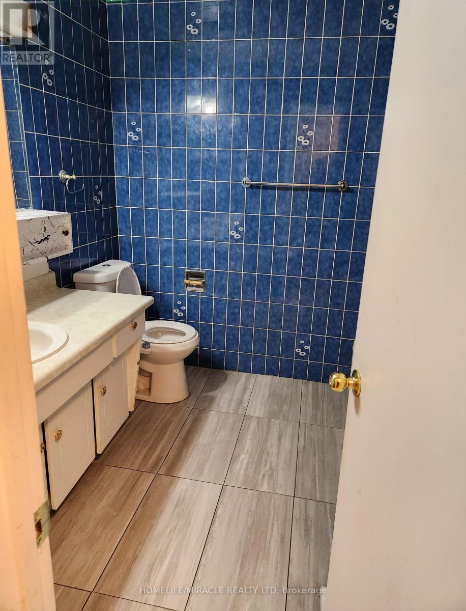 49 Elmvale Crescent, Toronto, Ontario  M9V 2B8 - Photo 11 - W12445917