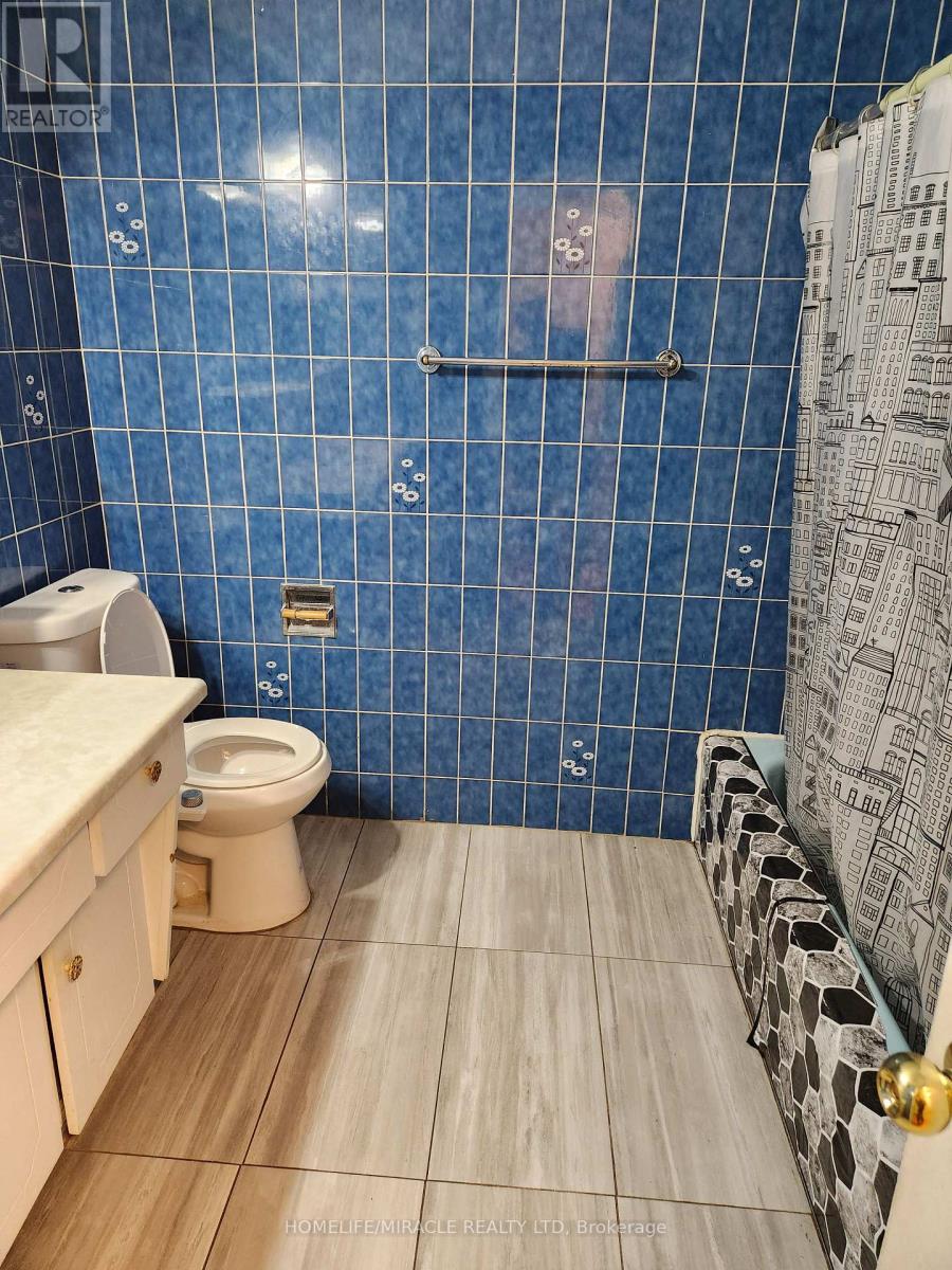 49 Elmvale Crescent, Toronto, Ontario  M9V 2B8 - Photo 12 - W12445917