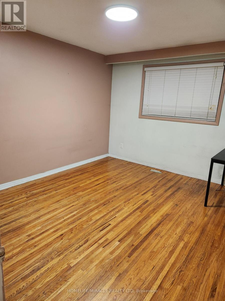 49 Elmvale Crescent, Toronto, Ontario  M9V 2B8 - Photo 4 - W12445917