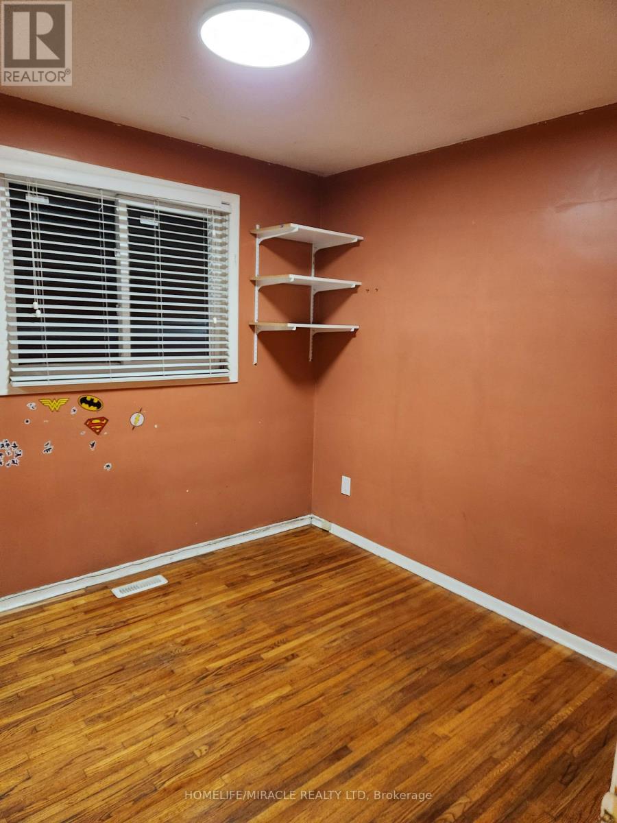 49 Elmvale Crescent, Toronto, Ontario  M9V 2B8 - Photo 9 - W12445917