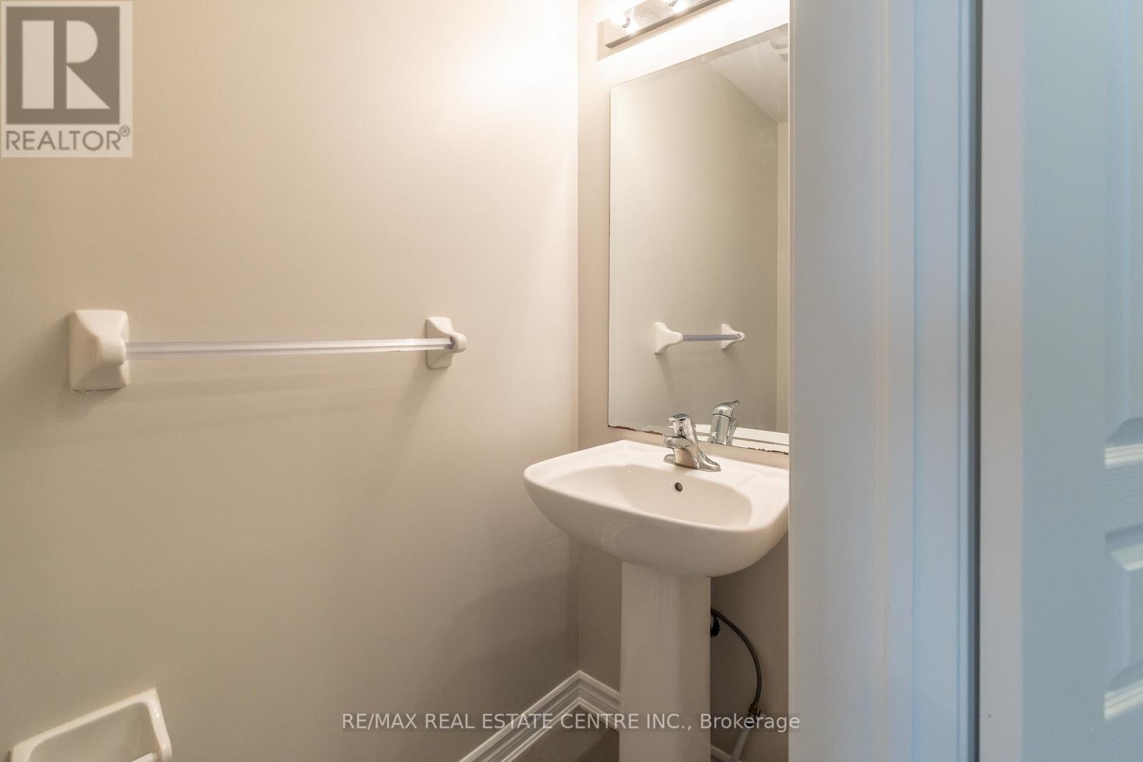 80 - 88 Decorso Drive, Guelph, Ontario  N1L 0A1 - Photo 18 - X12445916