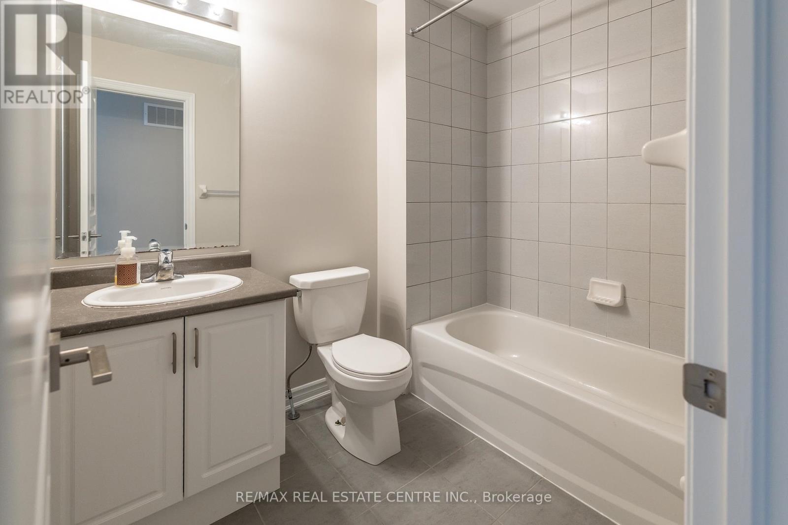 80 - 88 Decorso Drive, Guelph, Ontario  N1L 0A1 - Photo 24 - X12445916