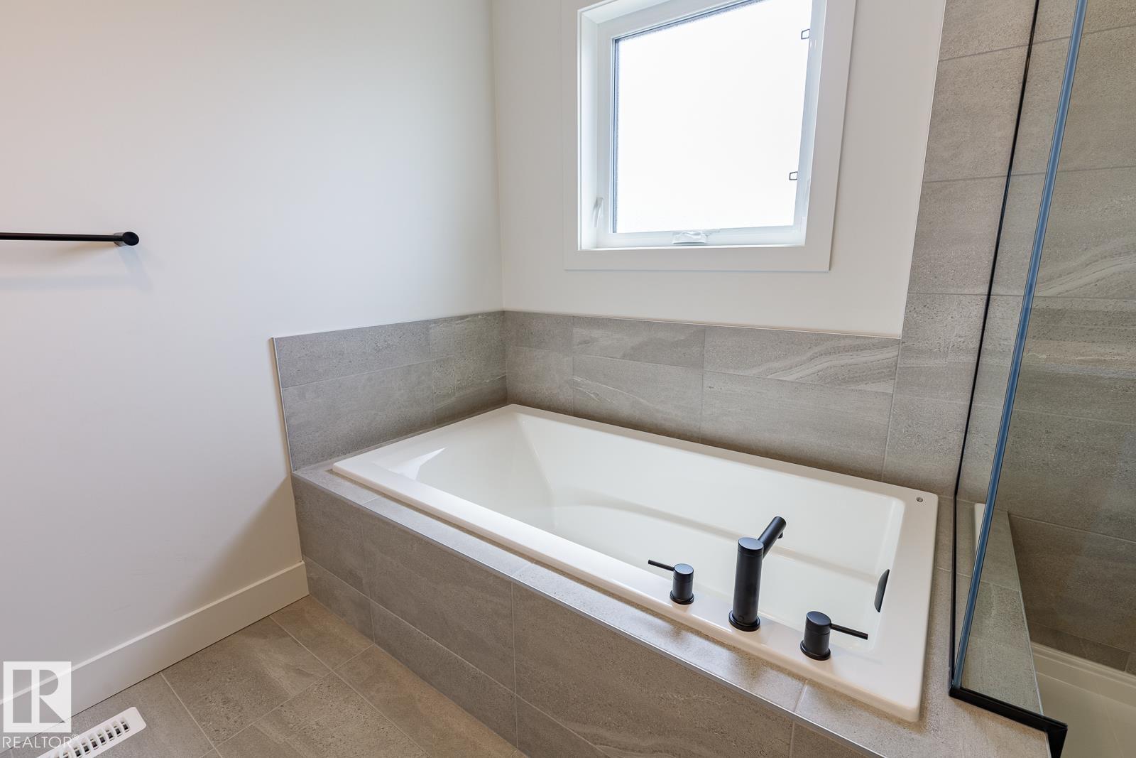 15679 18 Av Sw, Edmonton, Alberta  T6W 5E1 - Photo 32 - E4457000