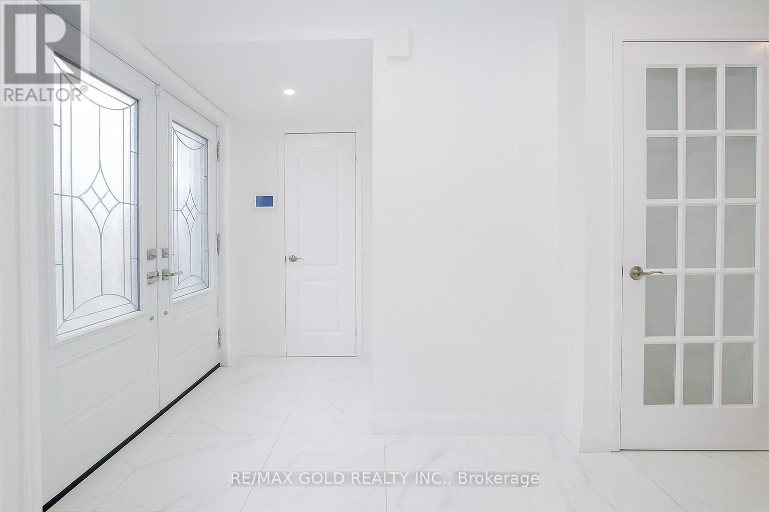 2 Hetherington Place, Brampton, Ontario  L6S 5M6 - Photo 2 - W12445931