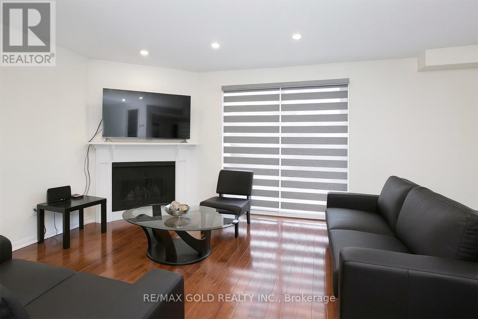 2 Hetherington Place, Brampton, Ontario  L6S 5M6 - Photo 4 - W12445931