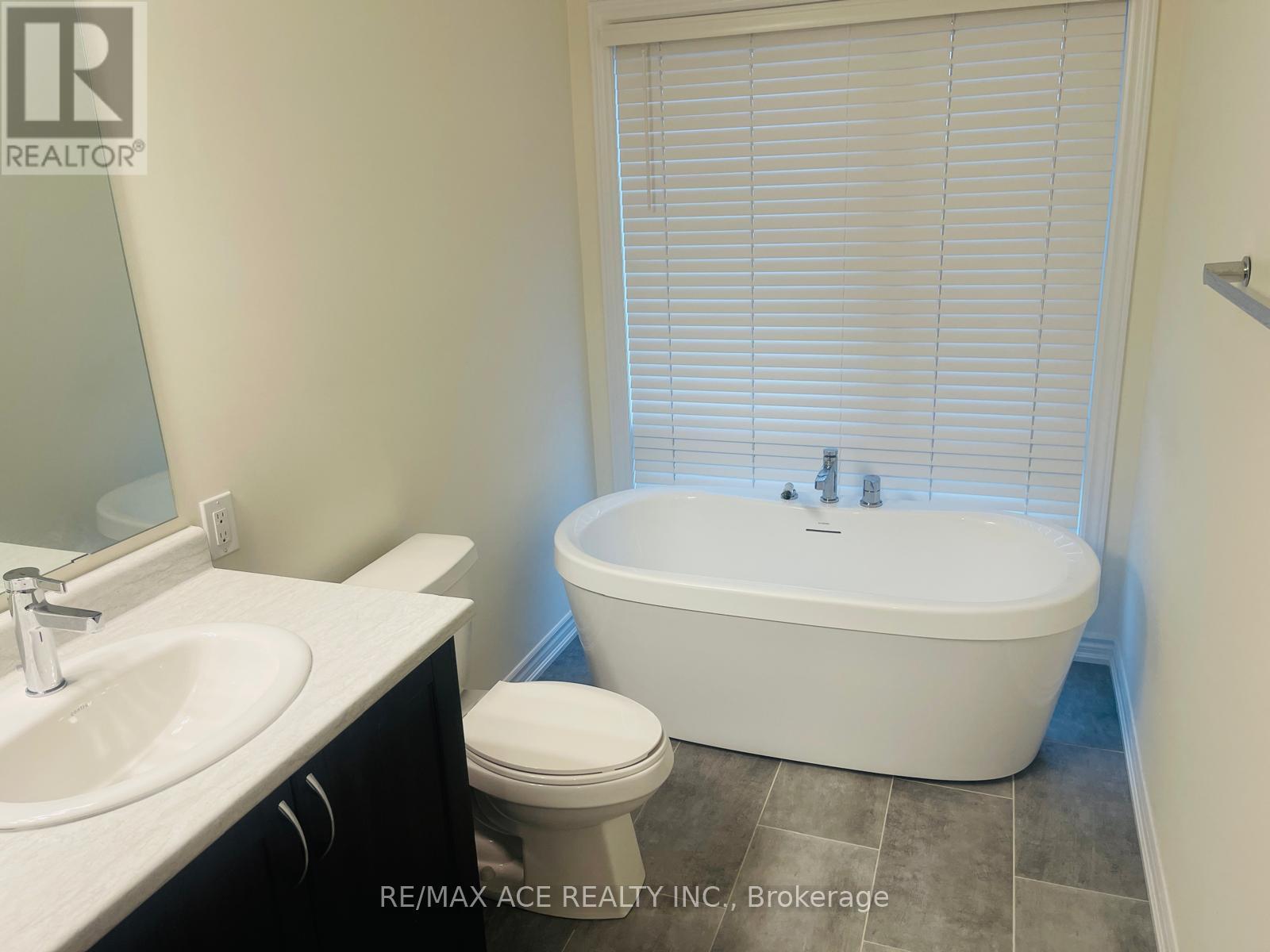 39 Lake Trail Way, Whitby, Ontario  L1M 0M3 - Photo 23 - E12445939
