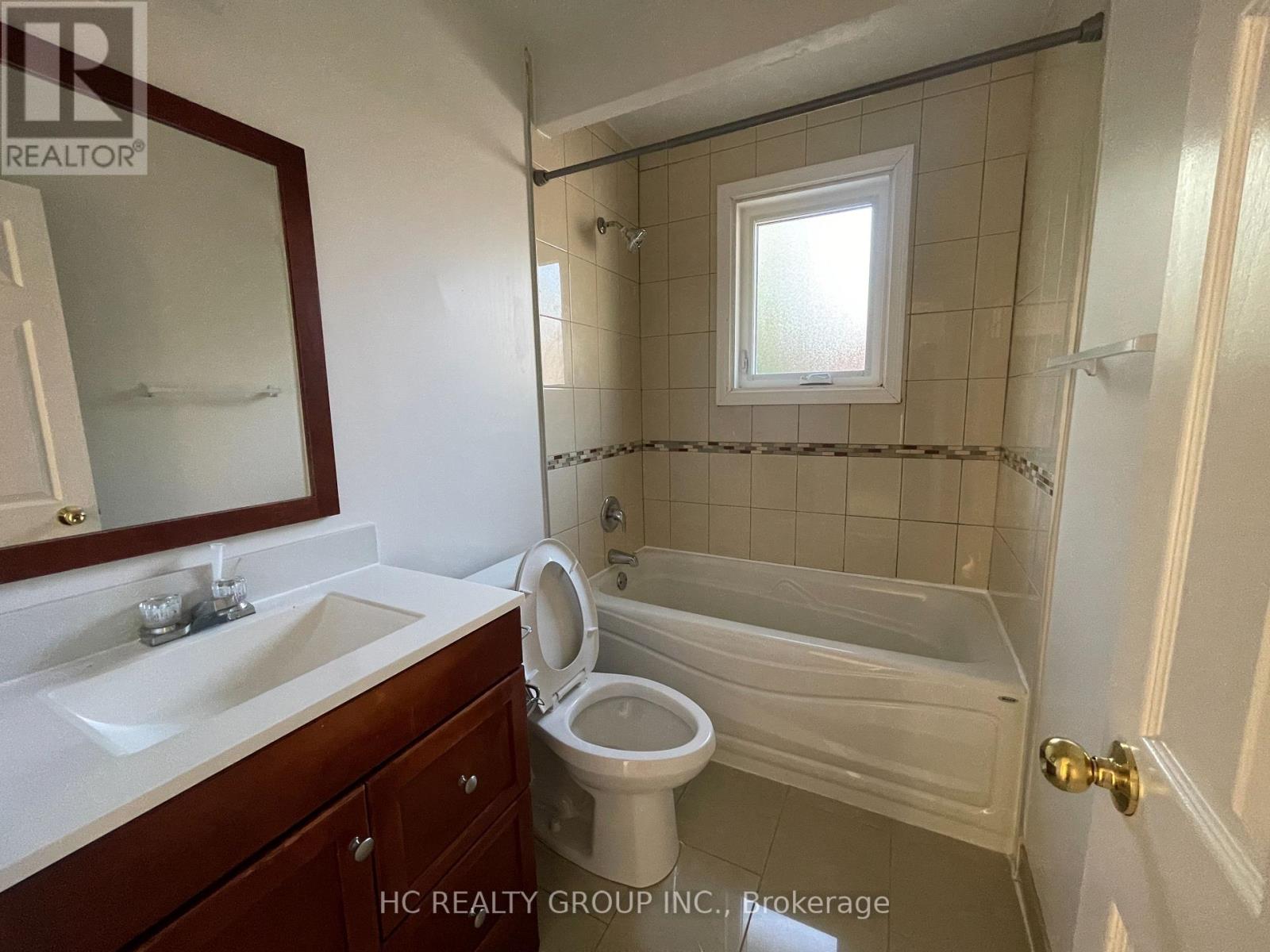 516 Lynett Crescent, Richmond Hill, Ontario  L4C 2V9 - Photo 10 - N12445941