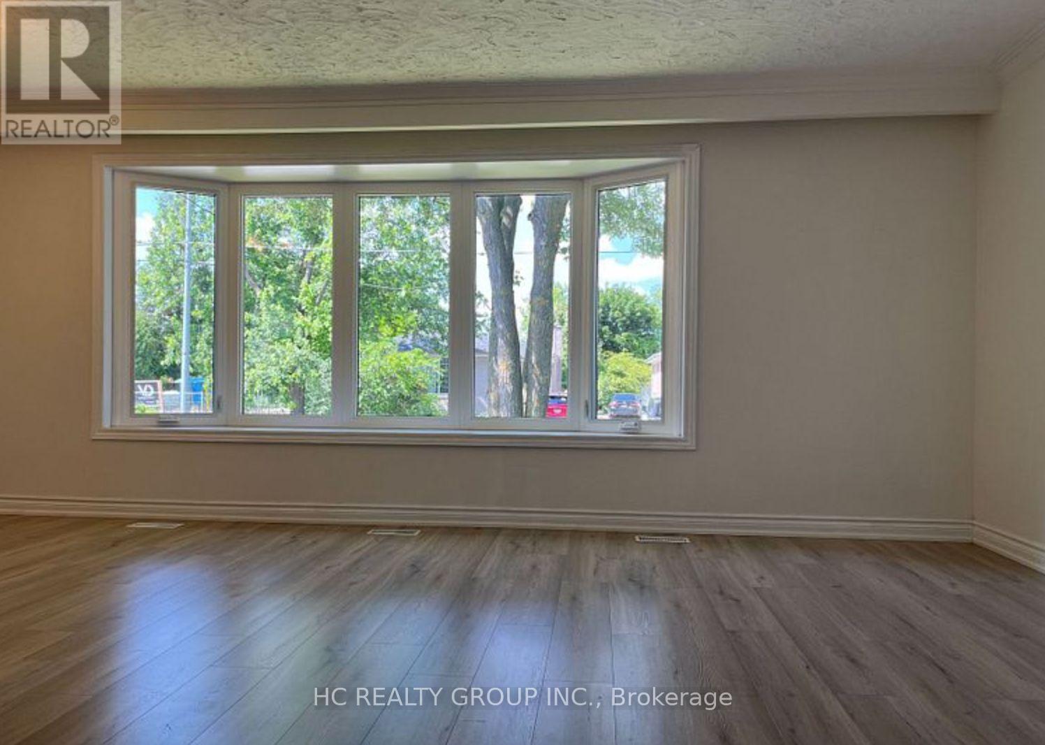 516 Lynett Crescent, Richmond Hill, Ontario  L4C 2V9 - Photo 2 - N12445941