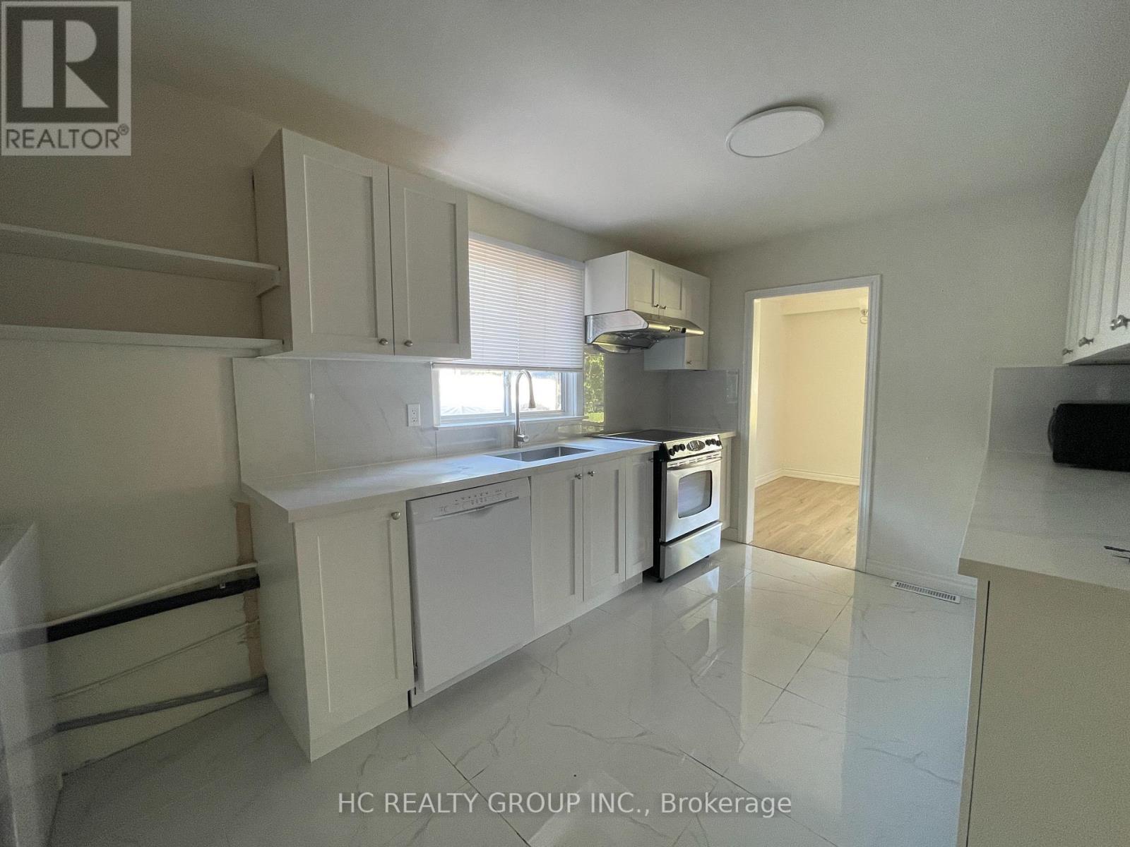 516 Lynett Crescent, Richmond Hill, Ontario  L4C 2V9 - Photo 6 - N12445941