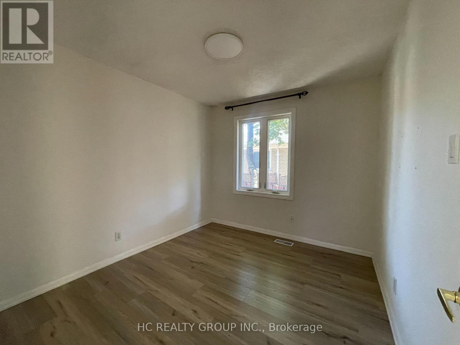 516 Lynett Crescent, Richmond Hill, Ontario  L4C 2V9 - Photo 7 - N12445941