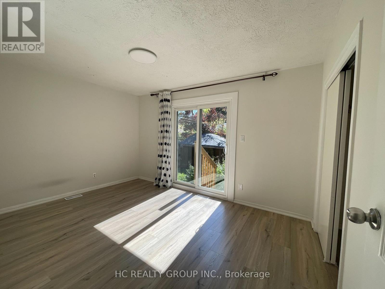 516 Lynett Crescent, Richmond Hill, Ontario  L4C 2V9 - Photo 8 - N12445941