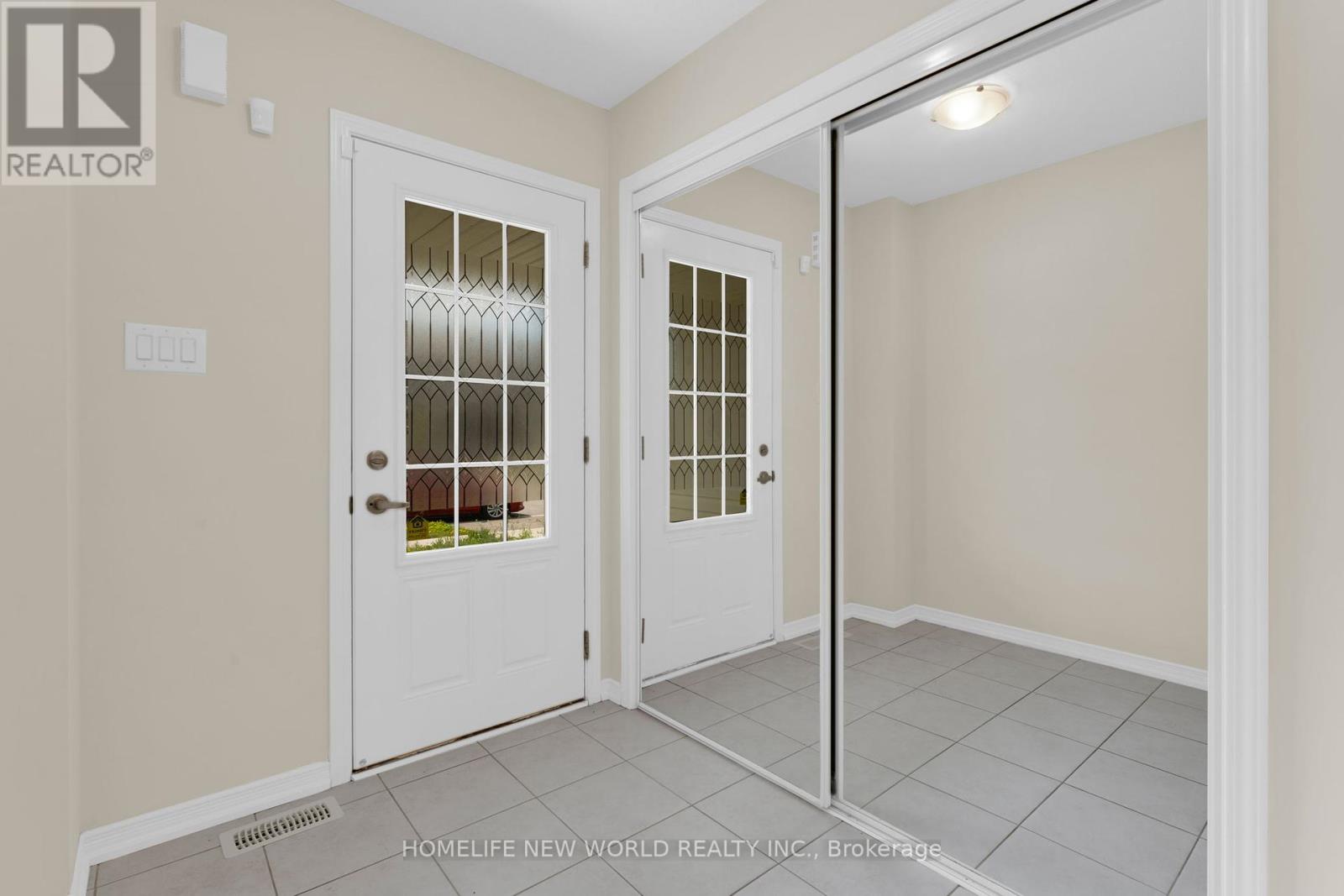 7744 Dockweed Drive, Niagara Falls, Ontario  L2H 3S2 - Photo 4 - X12445950
