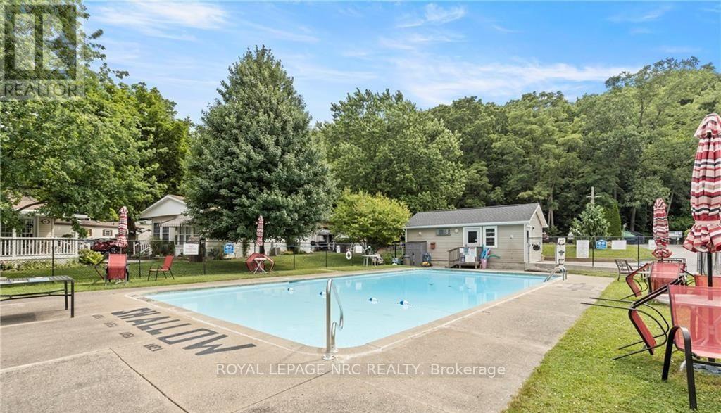 423 - 23 Four Mile Creek Road, Niagara-On-The-Lake, Ontario  L0S 1J1 - Photo 2 - X12445957