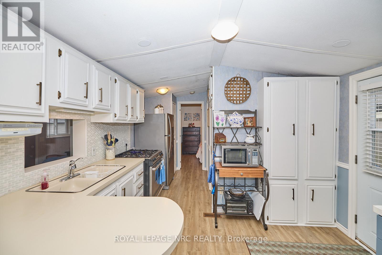 423 - 23 Four Mile Creek Road, Niagara-On-The-Lake, Ontario  L0S 1J1 - Photo 8 - X12445957