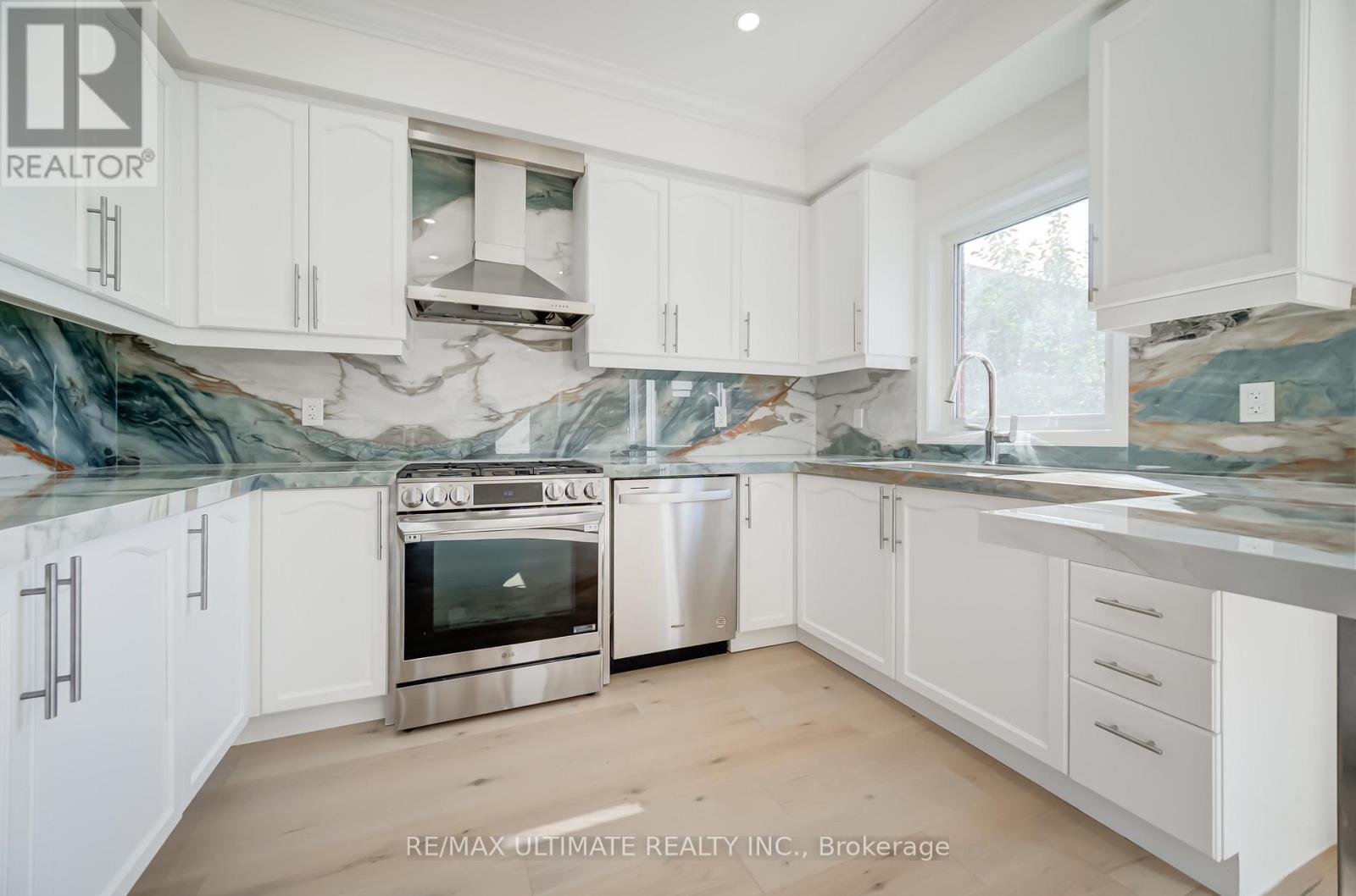 11 Drum Street, Whitchurch-Stouffville, Ontario  L4A 0N3 - Photo 7 - N12445960