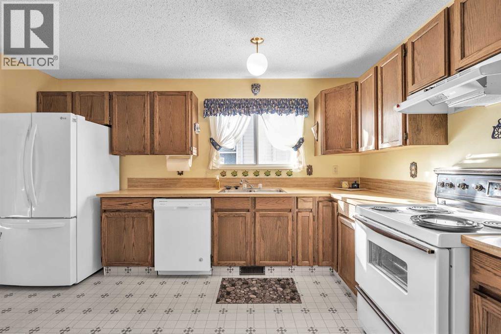 183 Cedardale Place Sw, Calgary, Alberta  T2W 5G1 - Photo 8 - A2261496