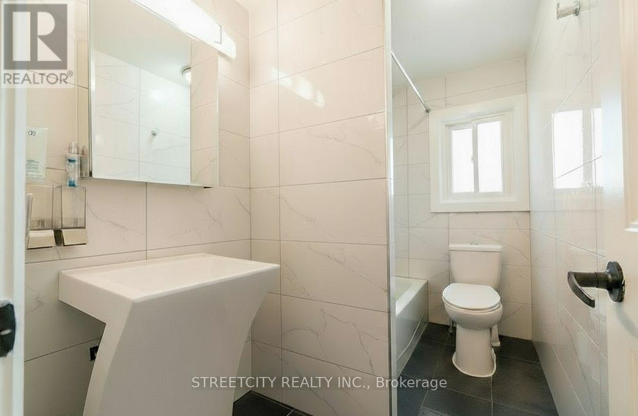 43 Renny Crescent, London South, Ontario  N6E 2C4 - Photo 7 - X12403224