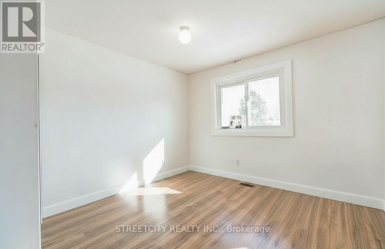 43 Renny Crescent, London South, Ontario  N6E 2C4 - Photo 6 - X12403224