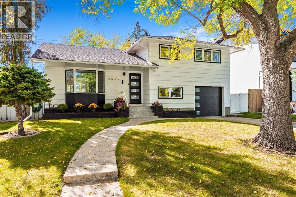 2539 Chicoutimi Drive Nw, Calgary, Alberta  T2L 0W4 - Photo 3 - A2261509