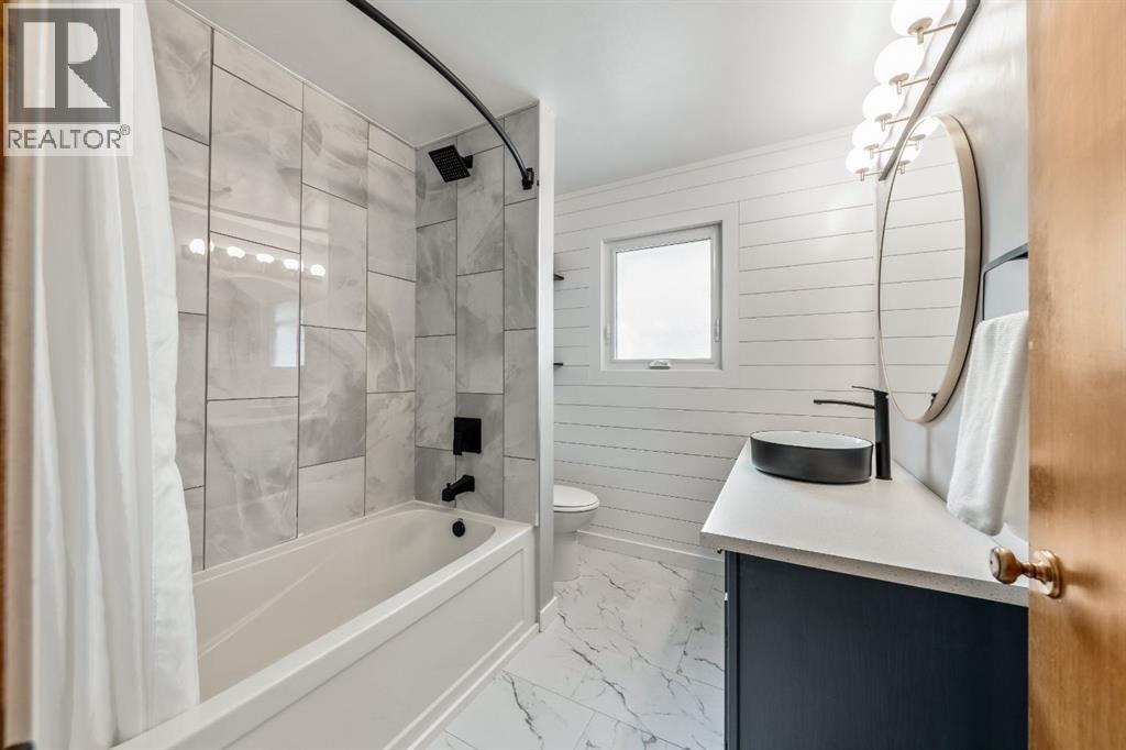 2539 Chicoutimi Drive Nw, Calgary, Alberta  T2L 0W4 - Photo 25 - A2261509