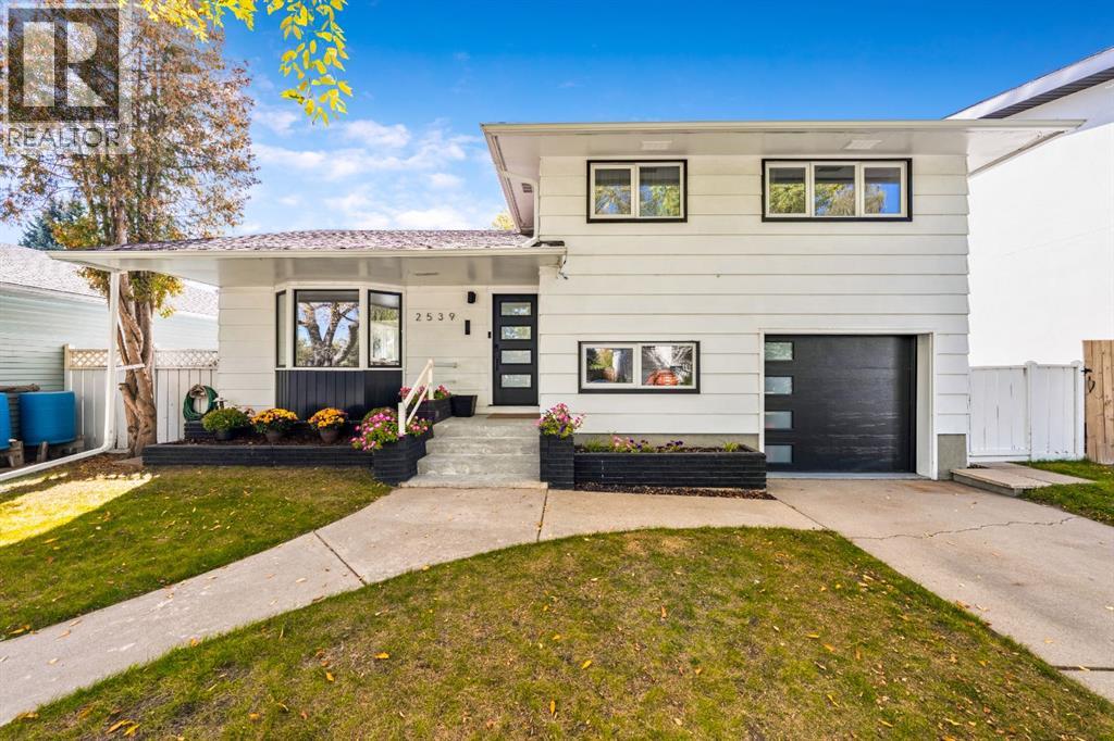 2539 Chicoutimi Drive Nw, Calgary, Alberta  T2L 0W4 - Photo 1 - A2261509