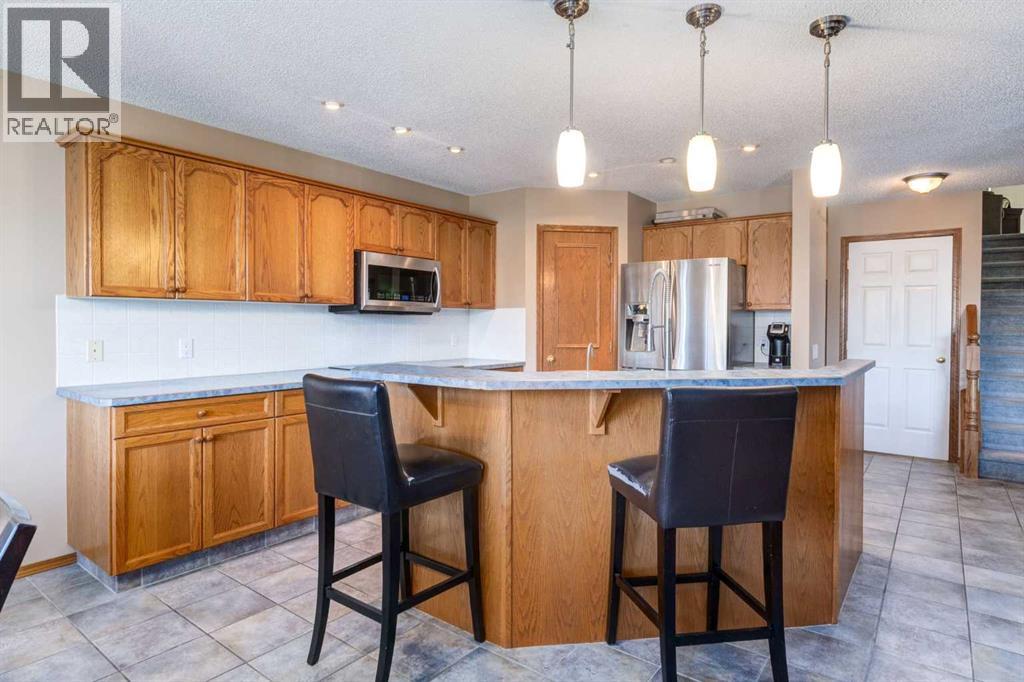 77 Somerset Circle Sw, Calgary, Alberta  T2Y 3P7 - Photo 3 - A2262208