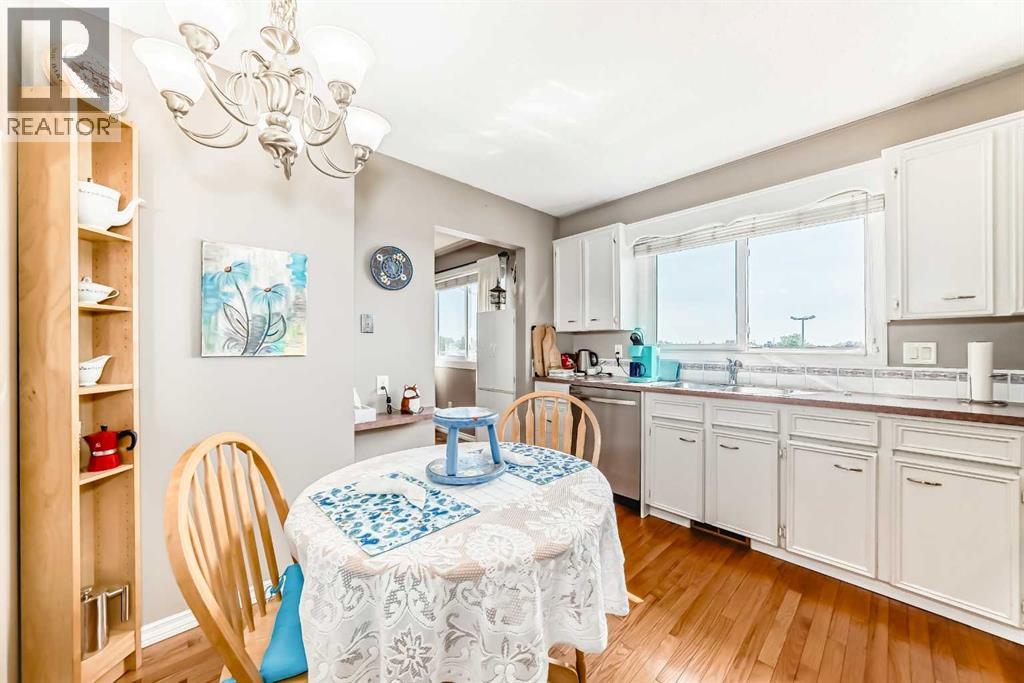 32 Radcliffe Bay Se, Calgary, Alberta  T2A 6B3 - Photo 14 - A2242030