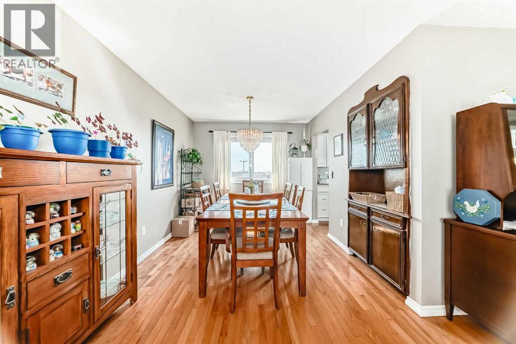 32 Radcliffe Bay Se, Calgary, Alberta  T2A 6B3 - Photo 13 - A2242030