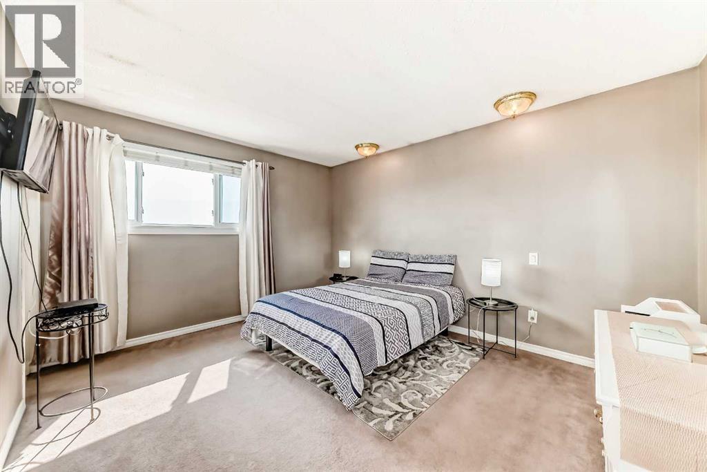 32 Radcliffe Bay Se, Calgary, Alberta  T2A 6B3 - Photo 18 - A2242030