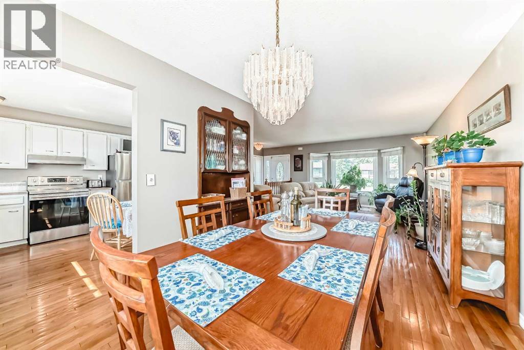 32 Radcliffe Bay Se, Calgary, Alberta  T2A 6B3 - Photo 11 - A2242030