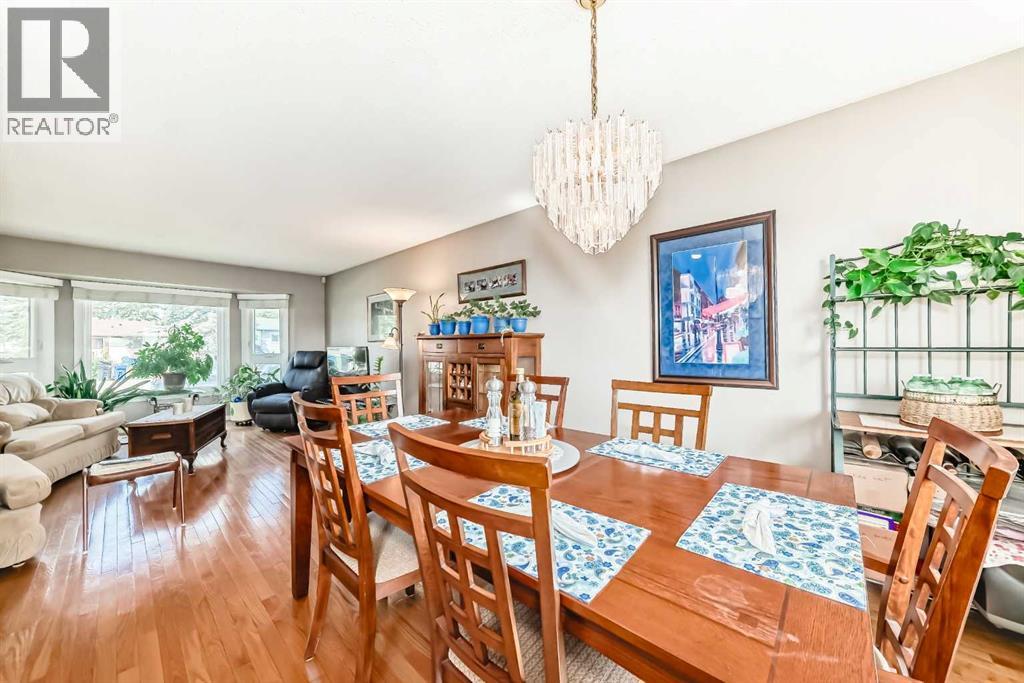 32 Radcliffe Bay Se, Calgary, Alberta  T2A 6B3 - Photo 10 - A2242030