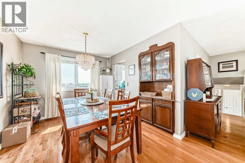 32 Radcliffe Bay Se, Calgary, Alberta  T2A 6B3 - Photo 12 - A2242030