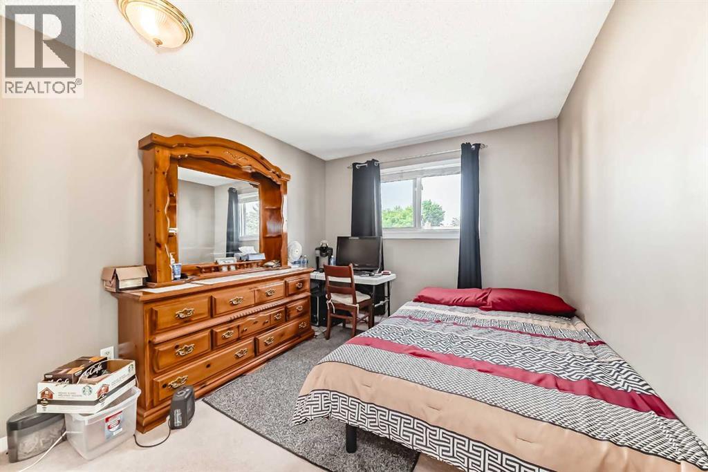 32 Radcliffe Bay Se, Calgary, Alberta  T2A 6B3 - Photo 26 - A2242030