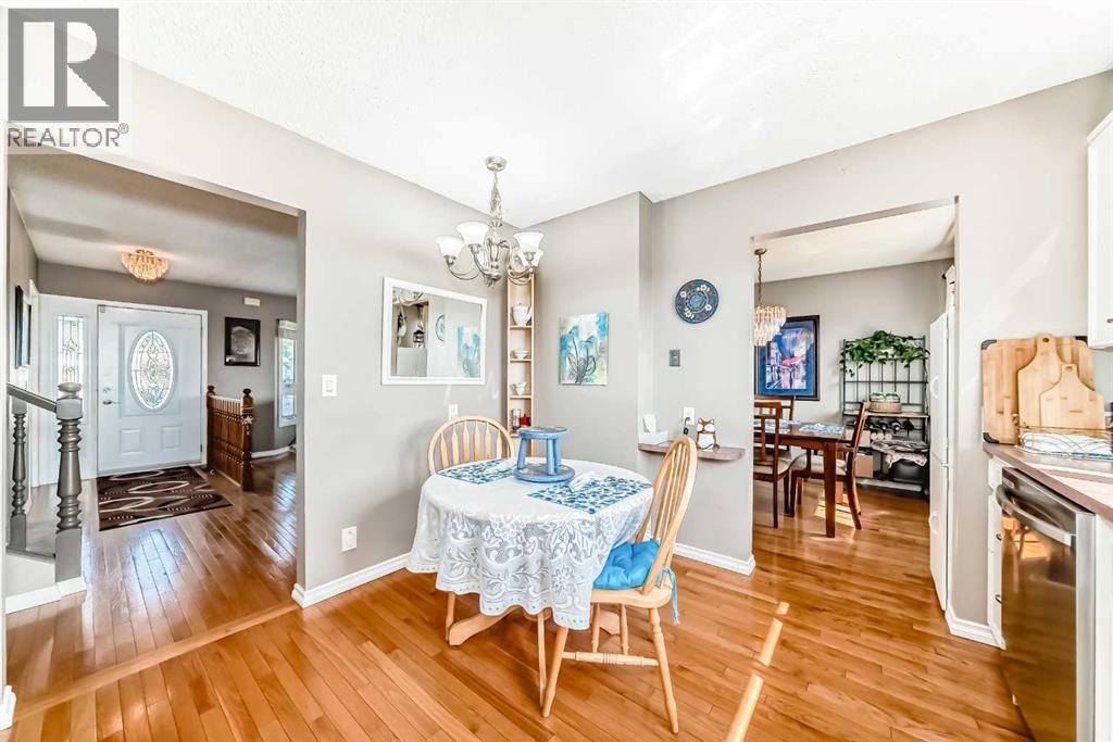 32 Radcliffe Bay Se, Calgary, Alberta  T2A 6B3 - Photo 15 - A2242030