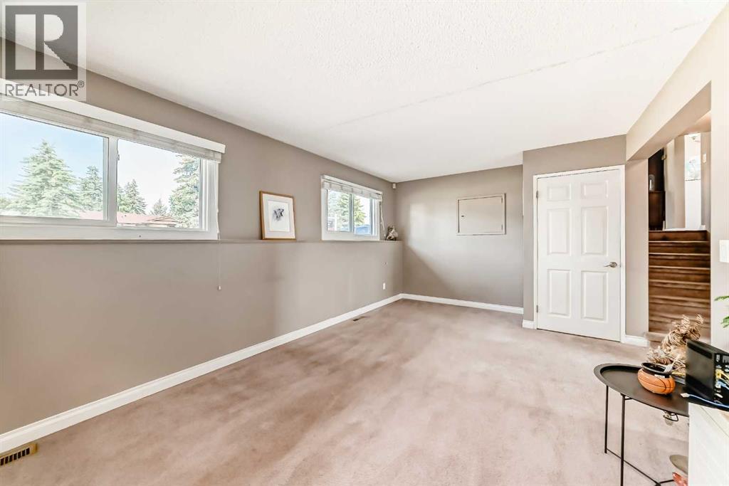 32 Radcliffe Bay Se, Calgary, Alberta  T2A 6B3 - Photo 28 - A2242030