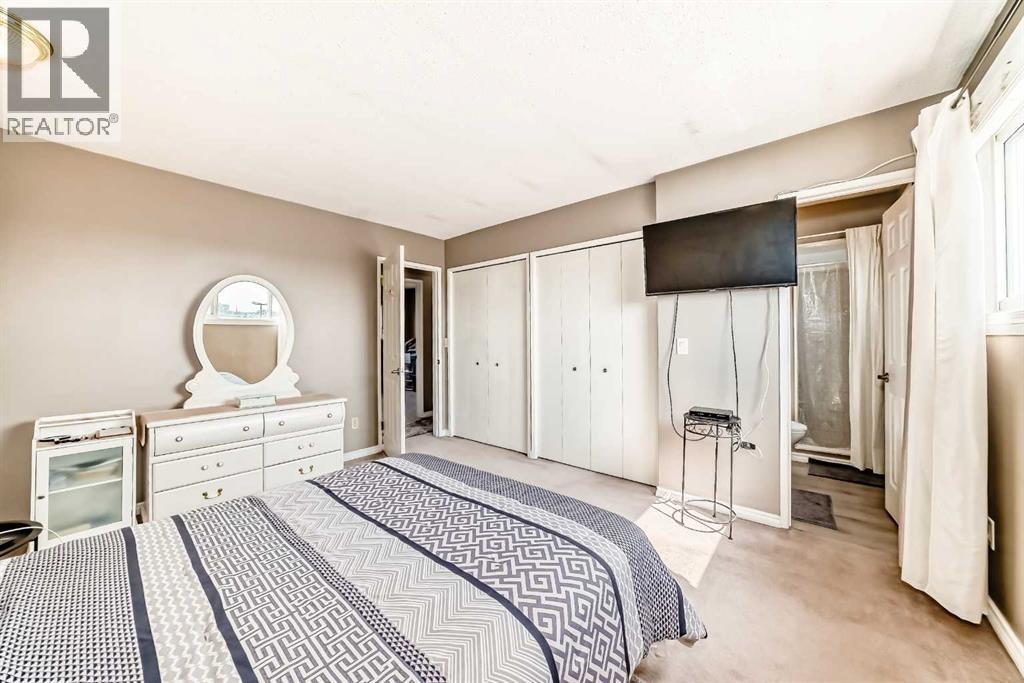 32 Radcliffe Bay Se, Calgary, Alberta  T2A 6B3 - Photo 20 - A2242030