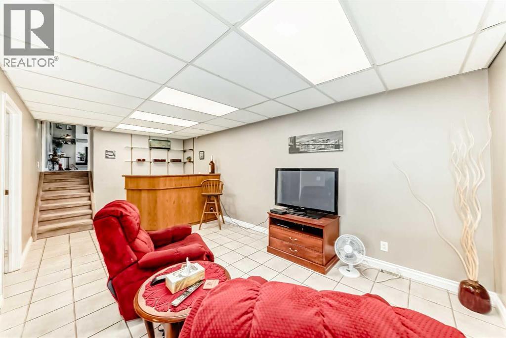 32 Radcliffe Bay Se, Calgary, Alberta  T2A 6B3 - Photo 35 - A2242030