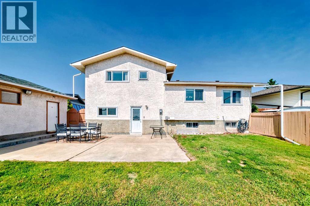 32 Radcliffe Bay Se, Calgary, Alberta  T2A 6B3 - Photo 46 - A2242030