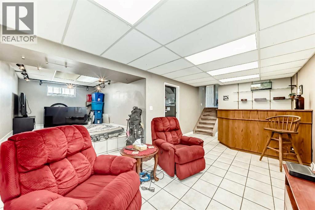 32 Radcliffe Bay Se, Calgary, Alberta  T2A 6B3 - Photo 36 - A2242030