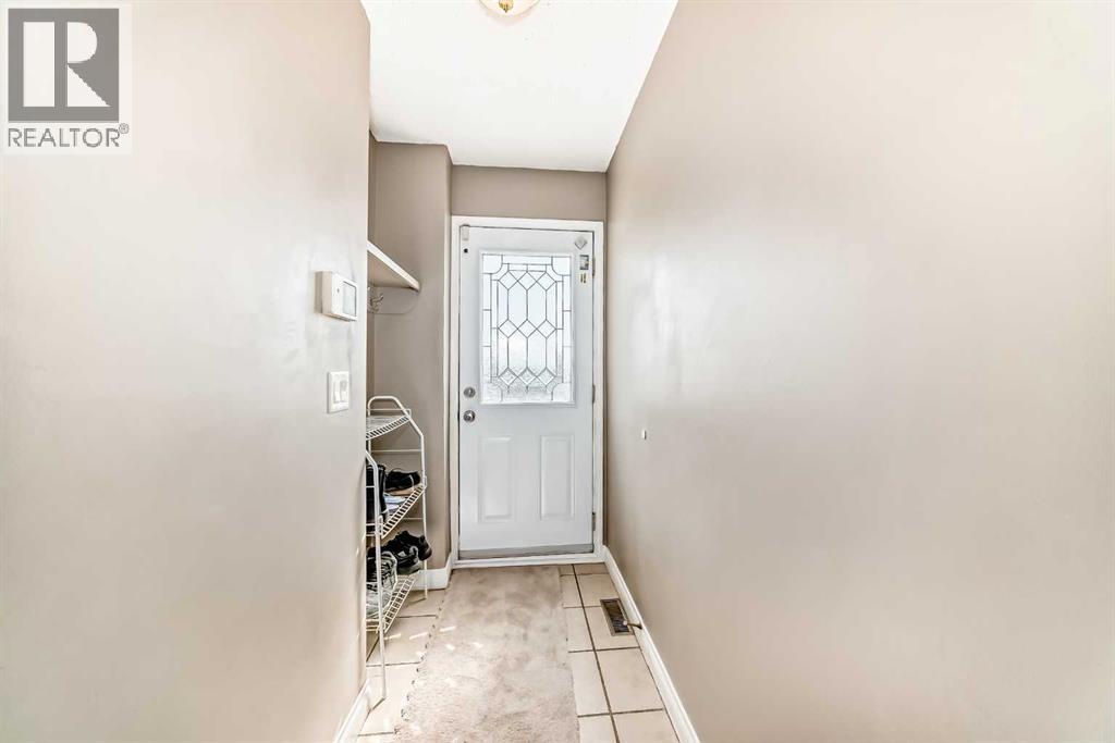 32 Radcliffe Bay Se, Calgary, Alberta  T2A 6B3 - Photo 30 - A2242030