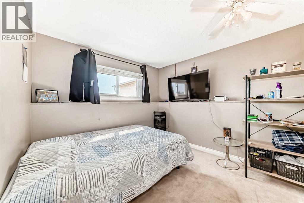 32 Radcliffe Bay Se, Calgary, Alberta  T2A 6B3 - Photo 32 - A2242030