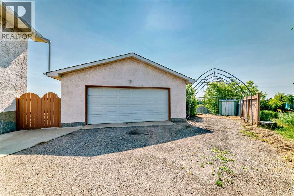 32 Radcliffe Bay Se, Calgary, Alberta  T2A 6B3 - Photo 42 - A2242030