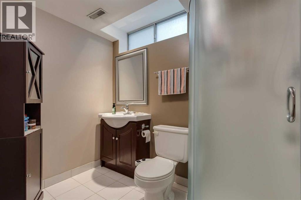 2 Hidden Hills Terrace Nw, Calgary, Alberta  T3A 6E1 - Photo 25 - A2255432