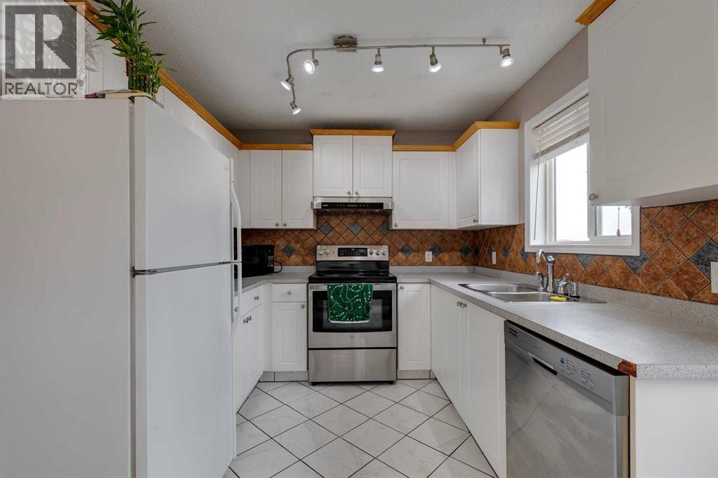 2 Hidden Hills Terrace Nw, Calgary, Alberta  T3A 6E1 - Photo 11 - A2255432